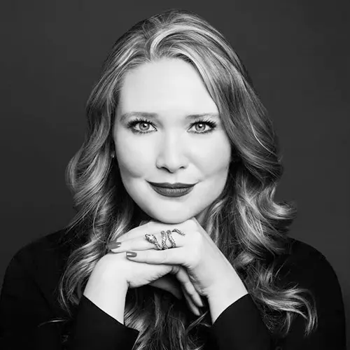 Sarah J. Maas